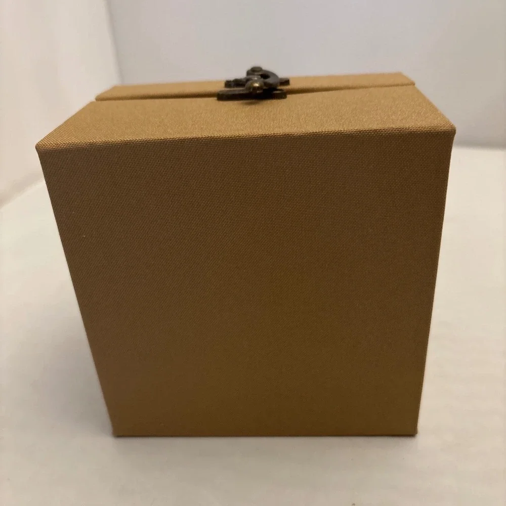 TENMOKUS Textured Jewelry Box Decorative Keepsake Display Clasp LinedTrinket Box